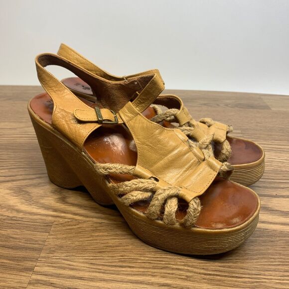 Famolare Shoes - 1970's FAMOLARE Womens Vintage Shoes Sandals Heels Rubber Wavy Wedge Size 6